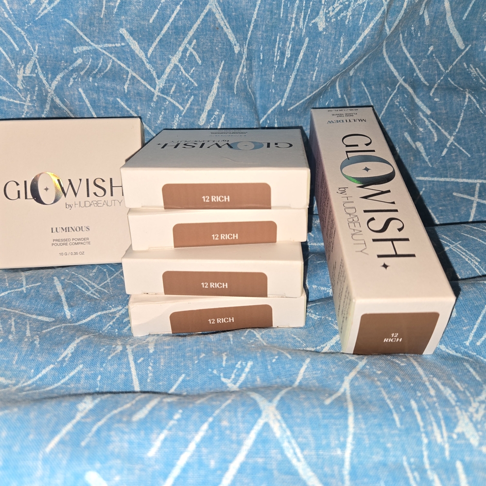 HUDA BEAUTY GloWish Luminous Powder & Skin Tint - Shade Rich